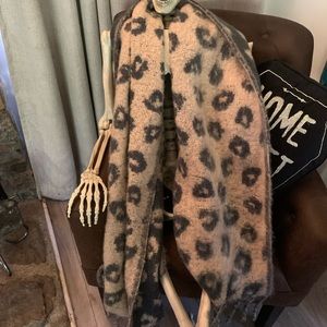 NWOT Abercrombie & Fitch oversized leopard print scarf shawl wrap